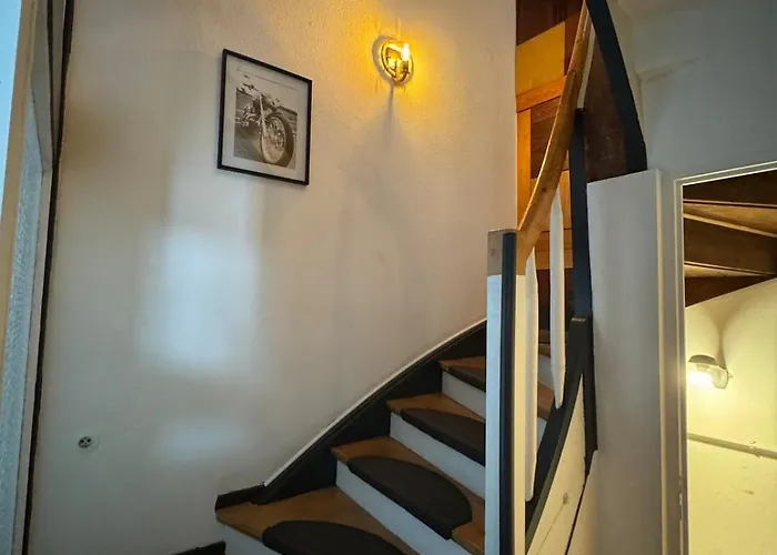 Room 1 - Shared House *
